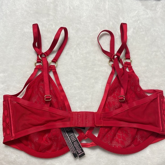 Very Sexy Bra - Picture 2 of 3